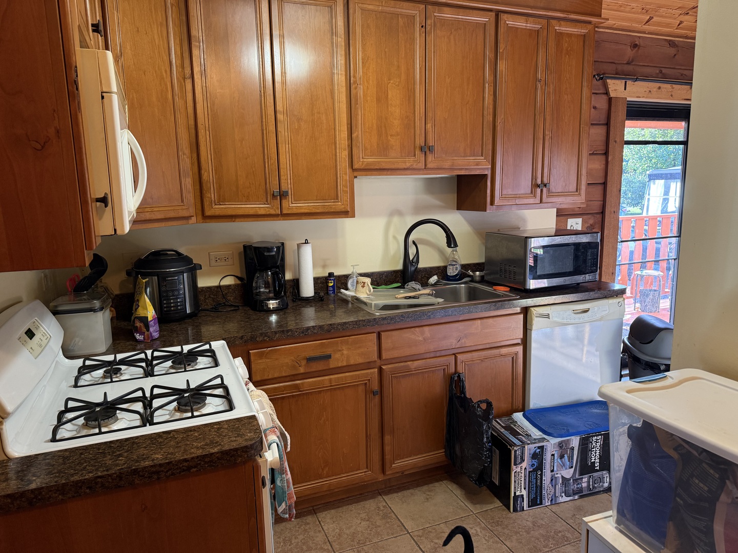 211 Walleye Circle Wilmington, IL 60481 - Photo 8 of 15 a kitchen with a sink stove and cabinets