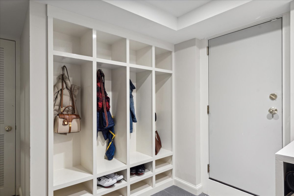 340 Crescent Drive Lake Bluff, IL 60044 - Photo 32 of 43