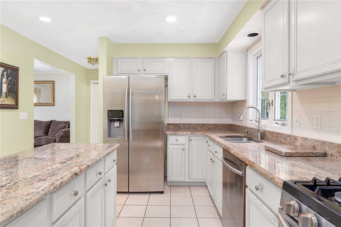 52 Ginger Trail Coventry, RI 02816 - Photo 3 of 30 Gallery Image 3