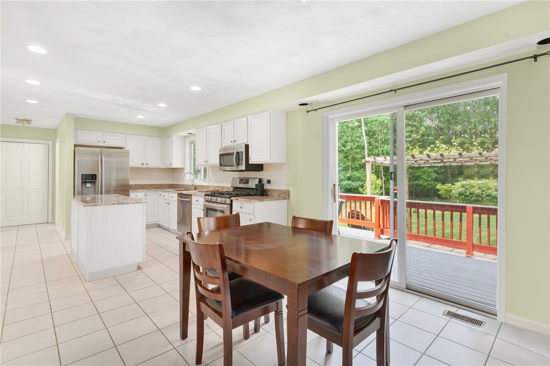 52 Ginger Trail Coventry, RI 02816 - Photo 5 of 30 Gallery Image 5