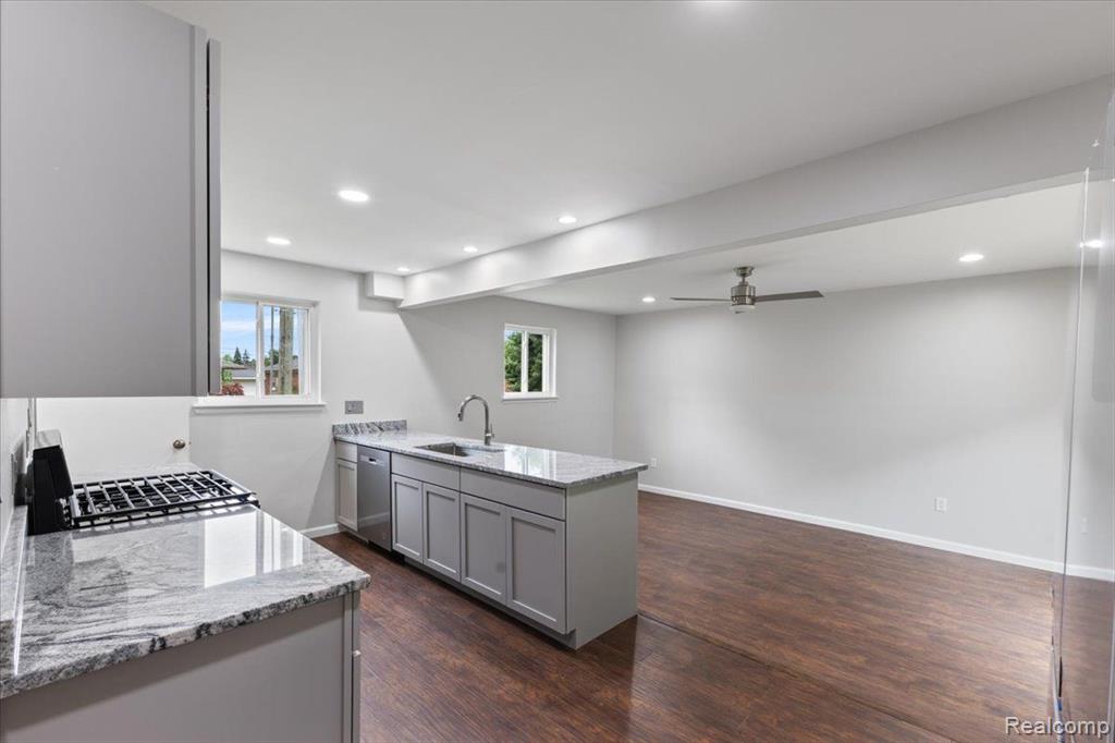 26095 Burg Road Warren, MI 48089 - Photo 5 of 28