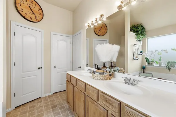 $475,000 | 377 Kirby Drive, Lantana, TX 76226