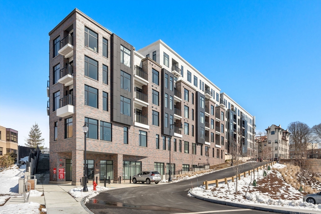 191 Washington Street, Unit 710 Boston, MA 02135 - Photo 2 of 35 a front view of a building