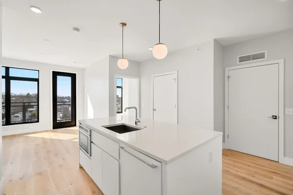 $4,500 | 191 Washington Street, Unit 710, Boston, MA 02135