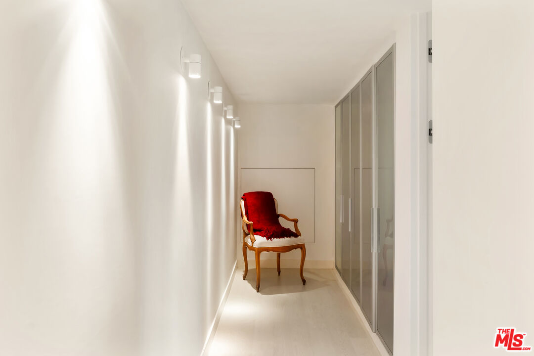 9422 Readcrest Drive Beverly Hills, CA 90210 - Photo 12 of 23