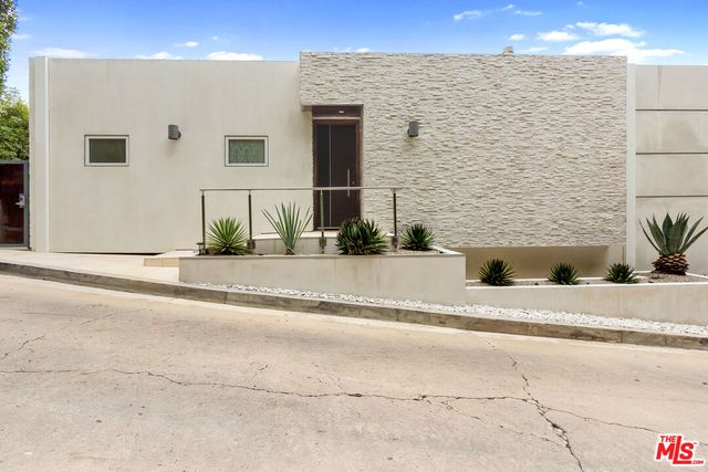 $15,500 | 9422 Readcrest Drive, Beverly Hills, CA 90210