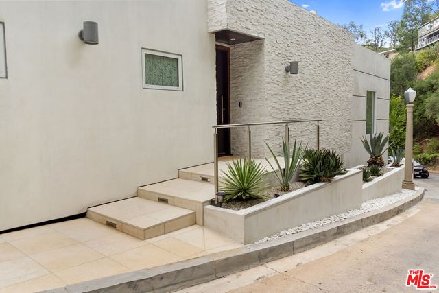 $15,500 | 9422 Readcrest Drive, Beverly Hills, CA 90210