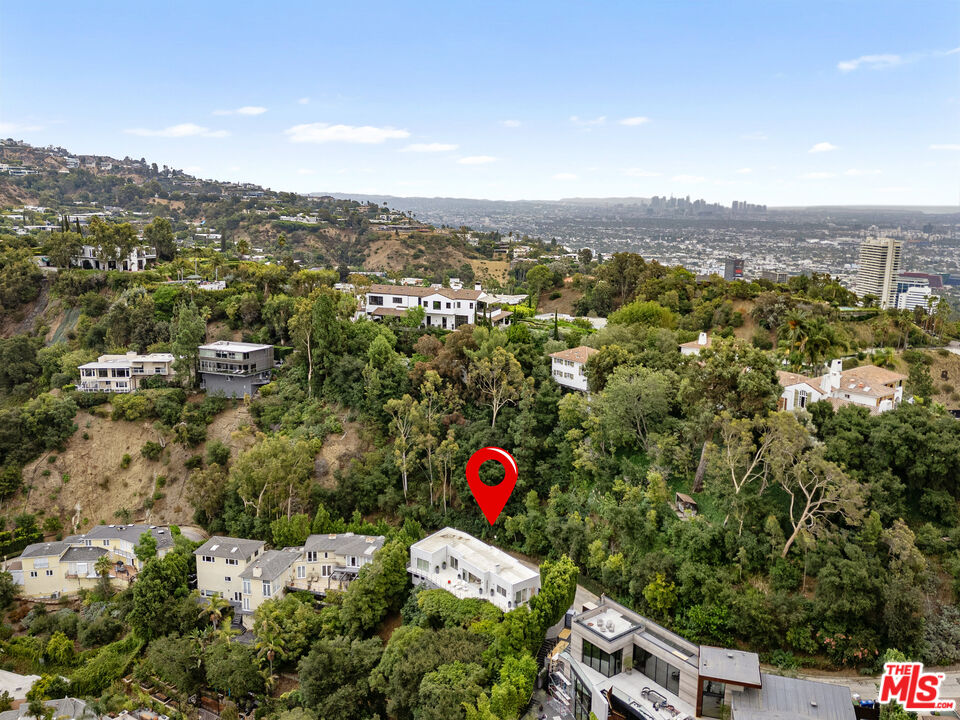 9422 Readcrest Drive Beverly Hills, CA 90210 - Photo 22 of 23