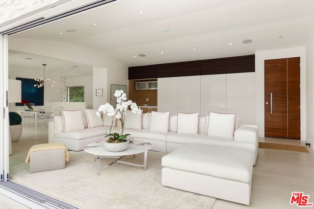 $15,500 | 9422 Readcrest Drive, Beverly Hills, CA 90210