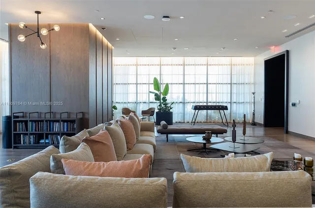 $5,500 | 601 Northeast 1st Avenue, Unit 4907, Miami, FL 33132