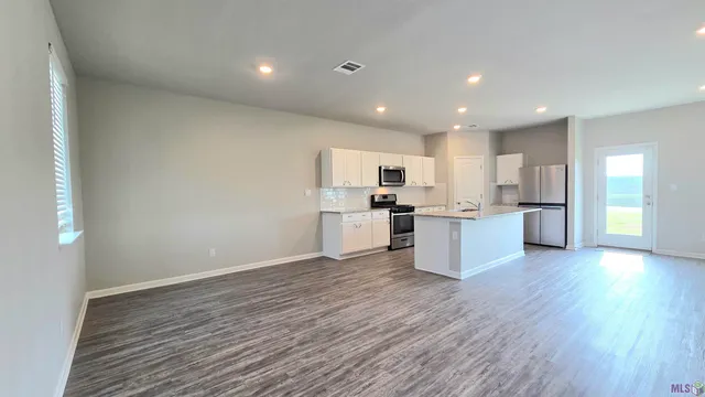 $2,100 | 5376 Windswept Lane, Zachary, LA 70791