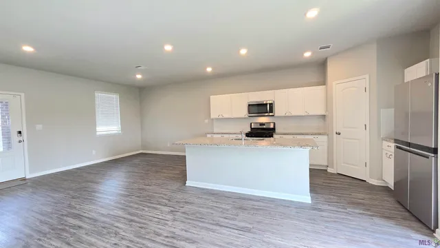 $2,100 | 5376 Windswept Lane, Zachary, LA 70791