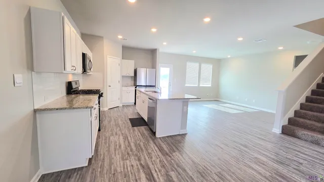 $2,100 | 5376 Windswept Lane, Zachary, LA 70791