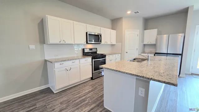 $2,100 | 5376 Windswept Lane, Zachary, LA 70791