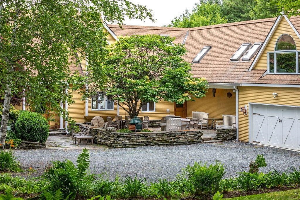 134 Chester Arthur Road Hartford, VT 05059 - Photo 11 of 32