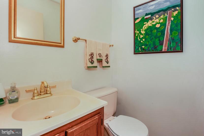 11573 Sullnick Way Gaithersburg, MD 20878 - Photo 11 of 23 IMain Level Powder Room