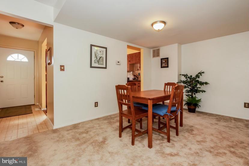 11573 Sullnick Way Gaithersburg, MD 20878 - Photo 6 of 23 Dining Room