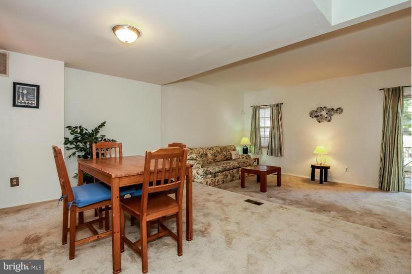 11573 Sullnick Way Gaithersburg, MD 20878 - Photo 9 of 23 Interior (General)