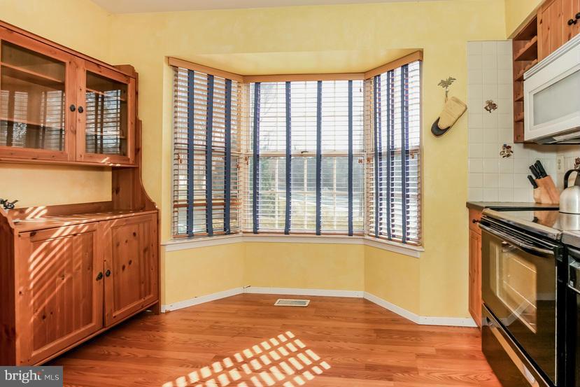 11573 Sullnick Way Gaithersburg, MD 20878 - Photo 10 of 23 Kitchen