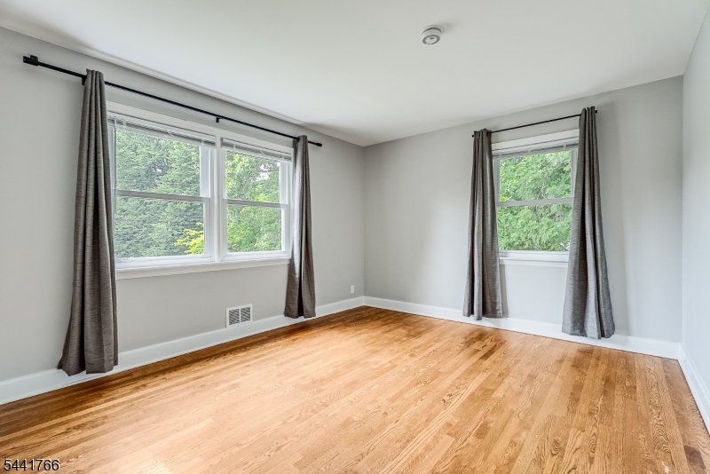 27 Dogwood Road Morris Plains, NJ 07950 - Photo 14 of 25