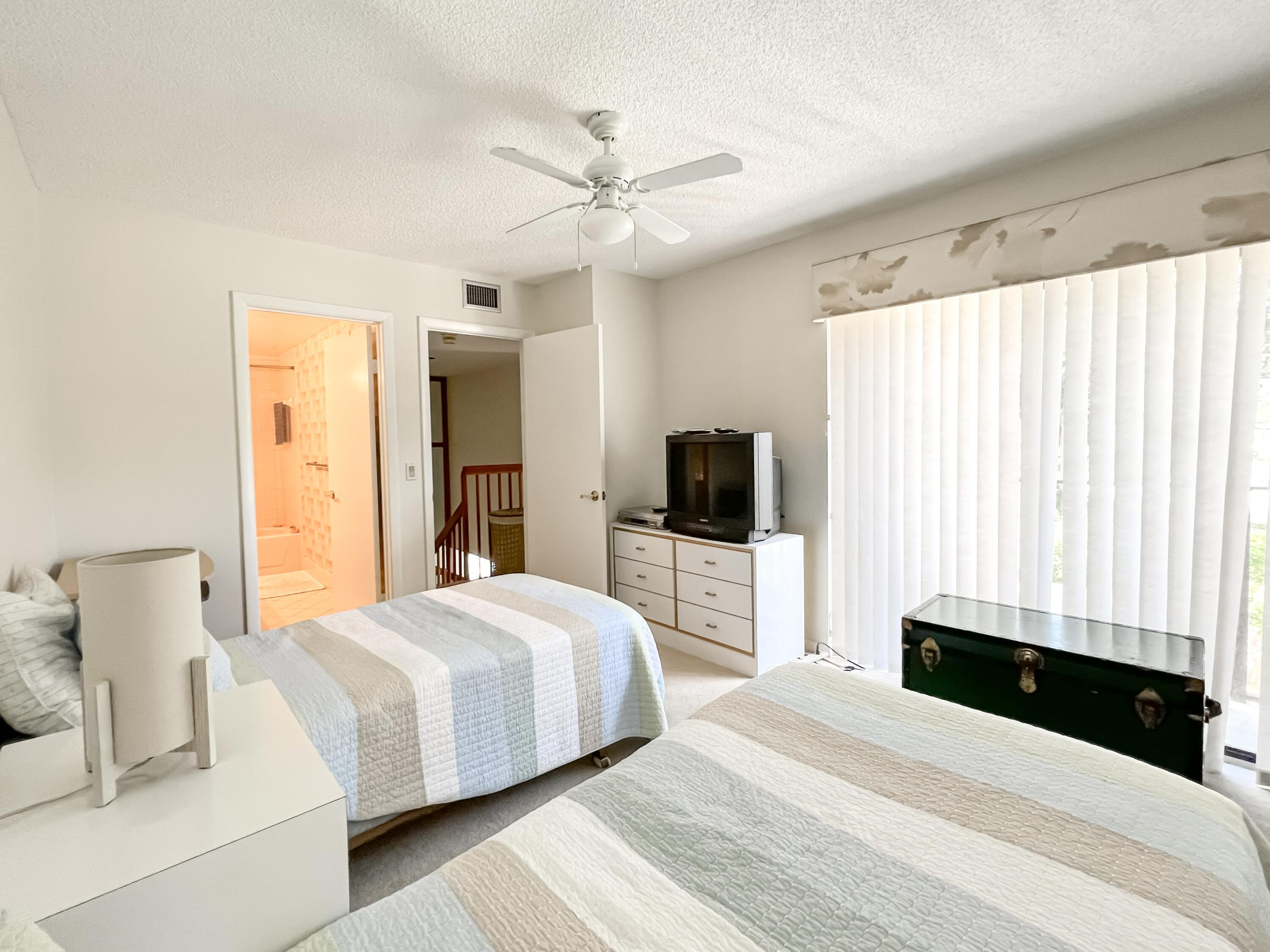 1950 19th Court Jupiter, FL 33477 - Photo 18 of 37 IMG_5909