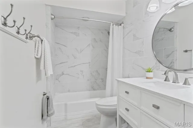 $740,000 | 8 Balcon Estates, Creve Coeur, MO 63141