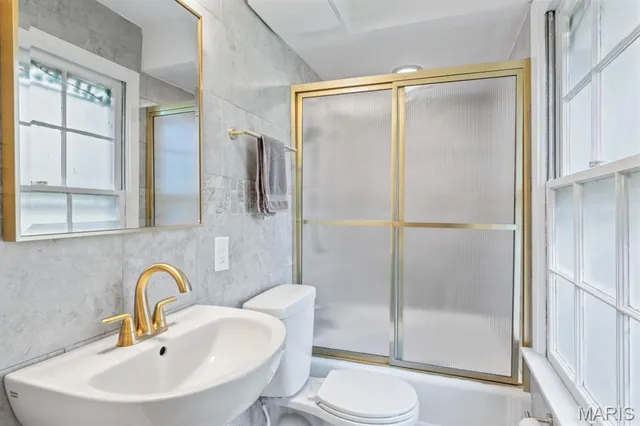 $740,000 | 8 Balcon Estates, Creve Coeur, MO 63141