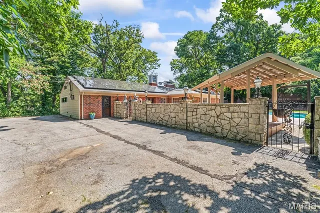 $740,000 | 8 Balcon Estates, Creve Coeur, MO 63141