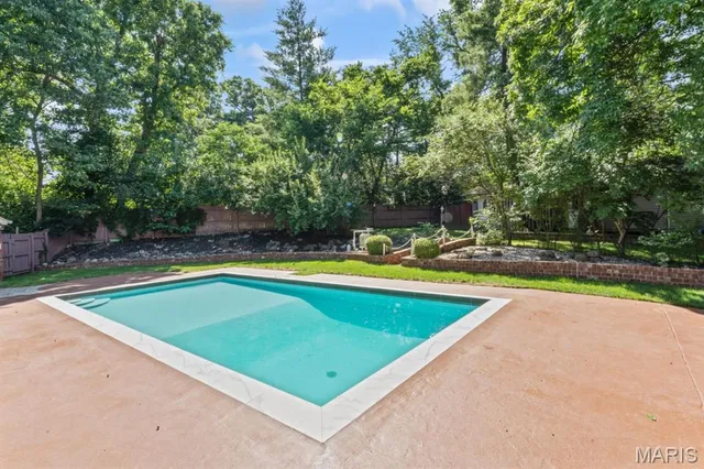 $740,000 | 8 Balcon Estates, Creve Coeur, MO 63141