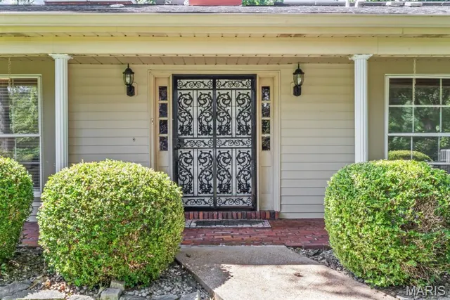 $740,000 | 8 Balcon Estates, Creve Coeur, MO 63141