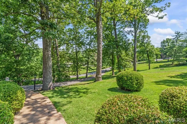 $740,000 | 8 Balcon Estates, Creve Coeur, MO 63141