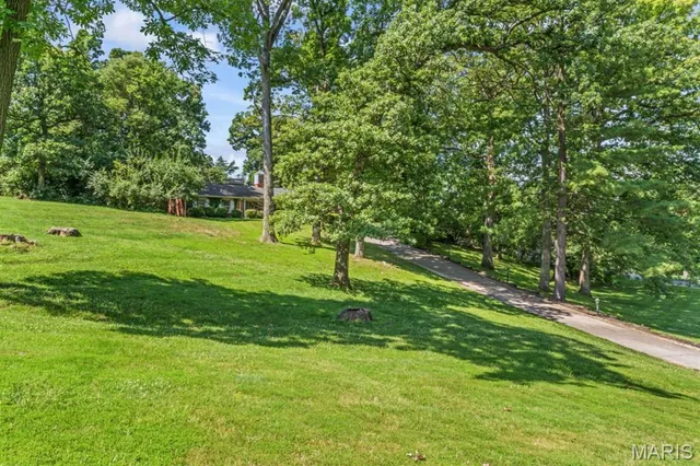 $740,000 | 8 Balcon Estates, Creve Coeur, MO 63141