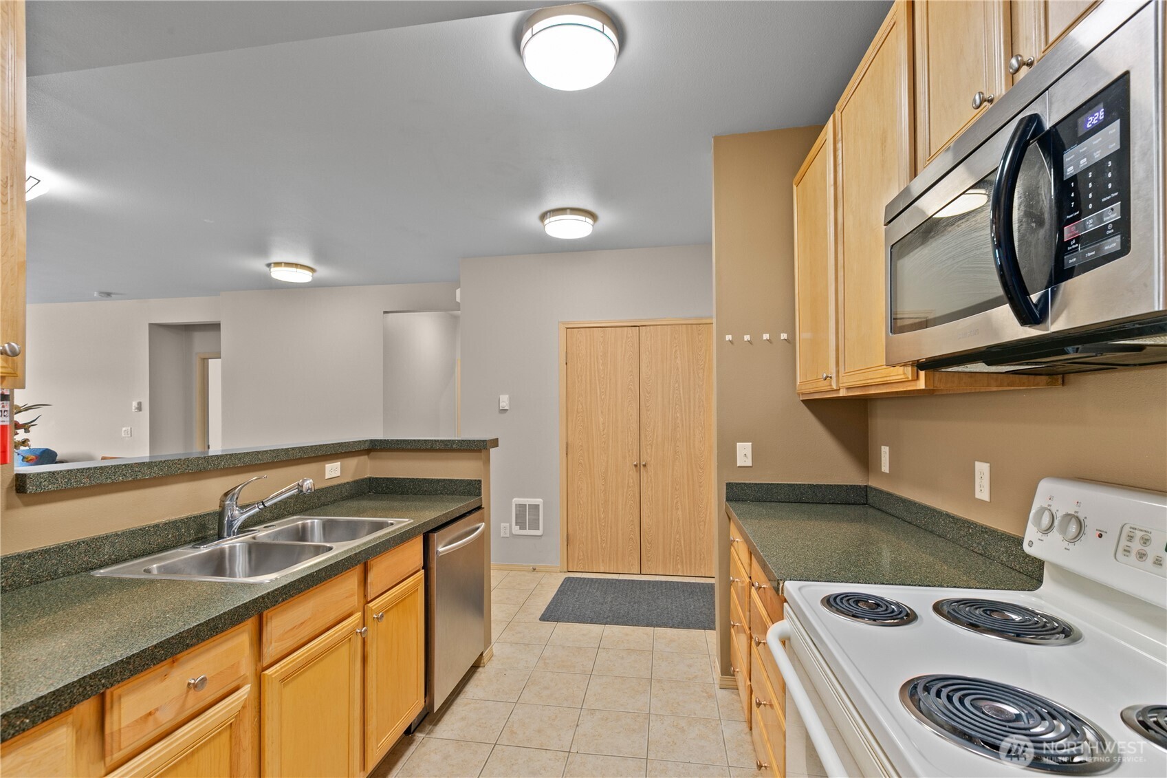 516 Darby Drive, Unit 213 Bellingham, WA 98226 - Photo 6 of 31