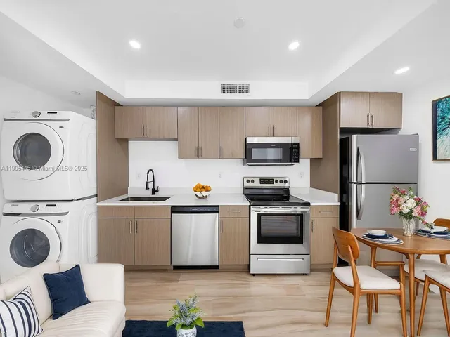 $1,750 | 1037 Northwest 2nd Street, Unit 2, Miami, FL 33128