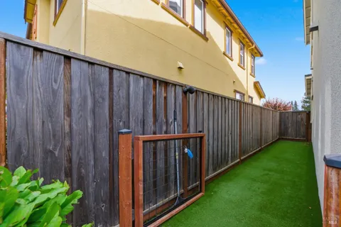 $1,025,000 | 4245 Wine Country Court, Napa, CA 94558