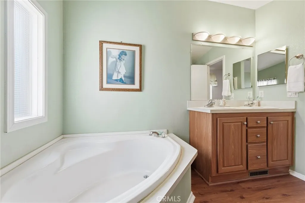 20843 Waalew Road, Unit C48 Apple Valley, CA 92307 - Photo 22 of 33 a bathroom with a bathtub and a sink