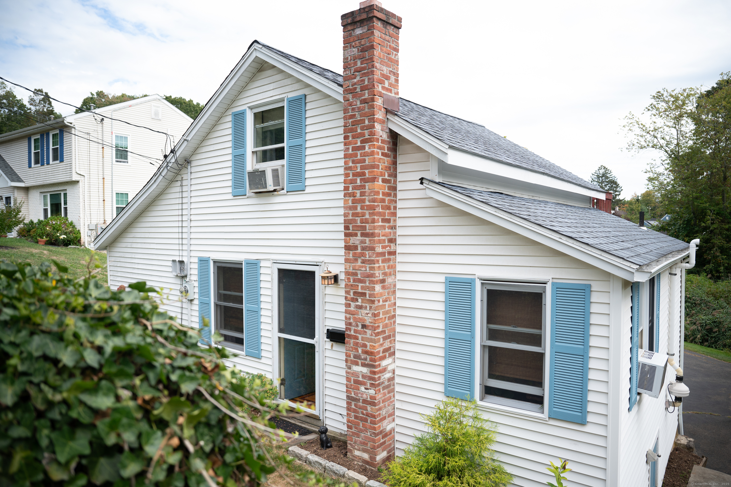 a house view with a outdoor space