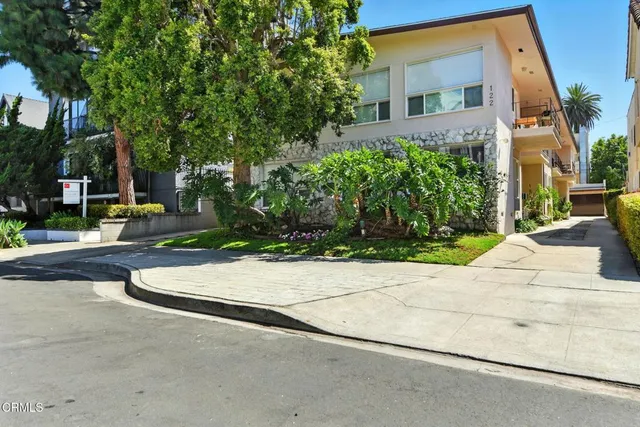 a view of a chairs and table in backyard