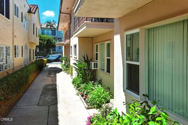$3,200,000 | 122 North Croft Avenue, Los Angeles, CA 90048