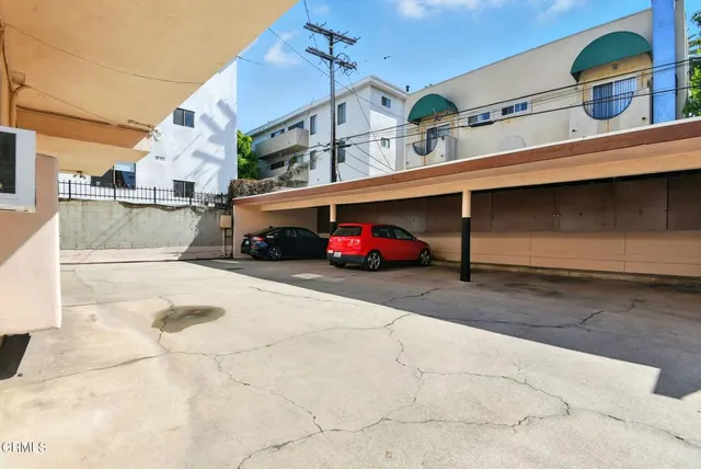 $3,200,000 | 122 North Croft Avenue, Los Angeles, CA 90048