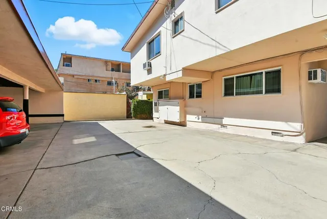 $3,200,000 | 122 North Croft Avenue, Los Angeles, CA 90048