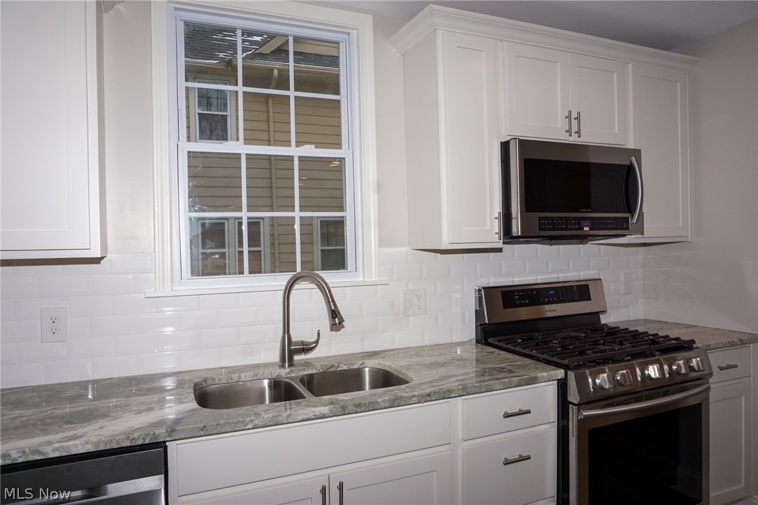 3156 Ludlow Road Cleveland, OH 44120 - Photo 9 of 35