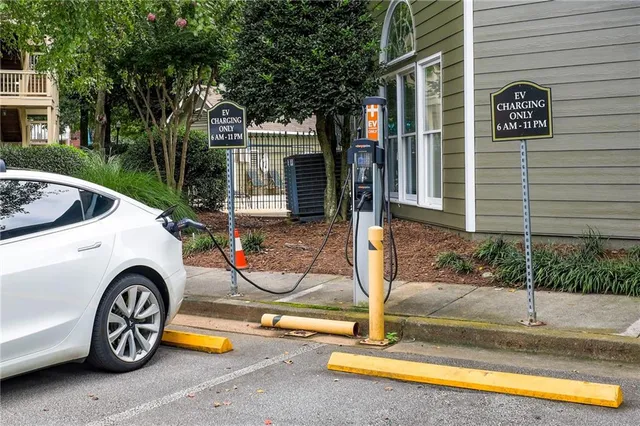 $215,000 | 915 McGill Park Avenue Northeast, Atlanta, GA 30312