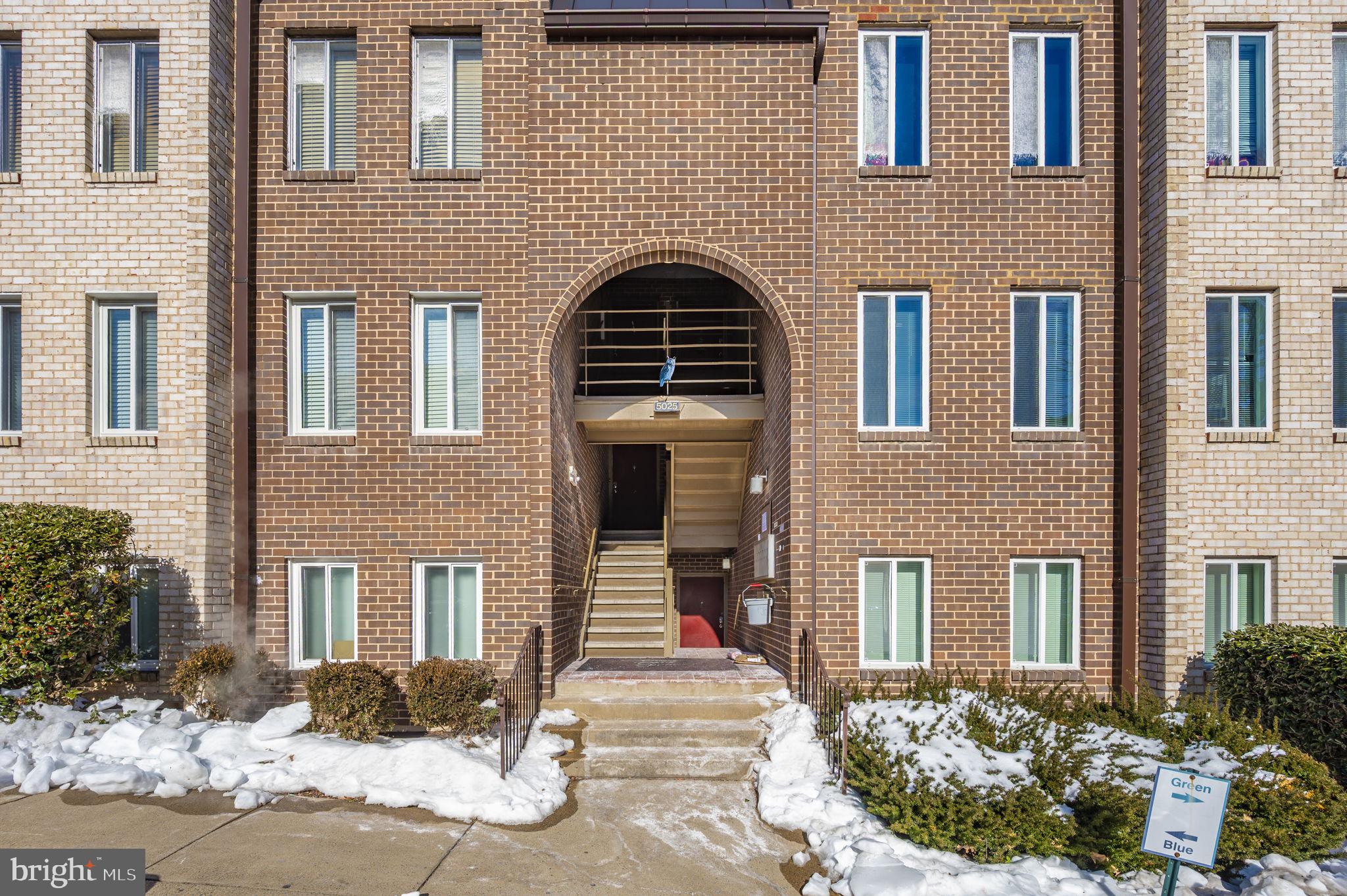 5025 7th Road South, Unit 202 Arlington, VA 22204 - Photo 35 of 39 a front view of a house having yard