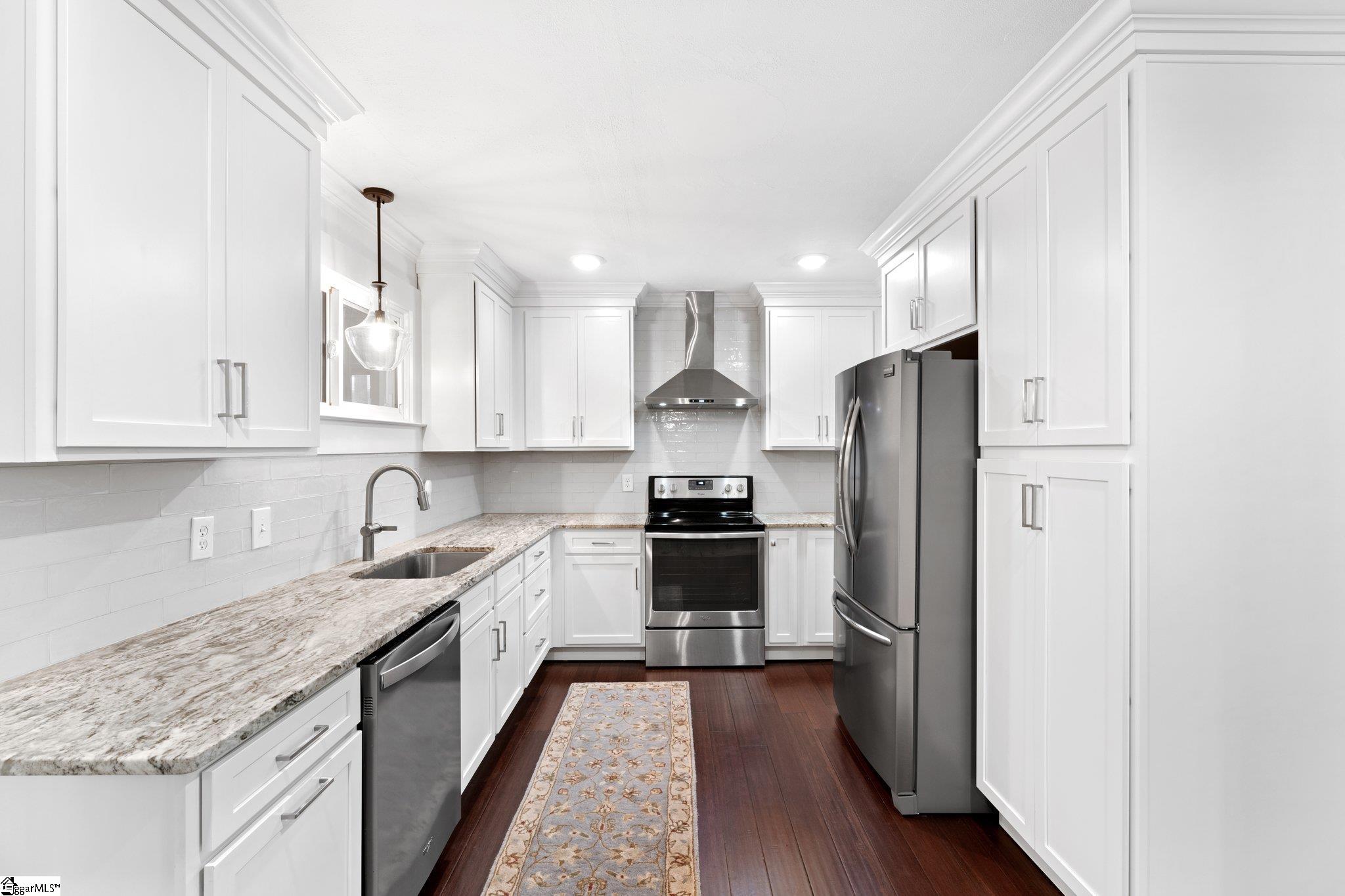 321 Robin Hood Road Greenville, SC 29607 - Photo 14 of 47