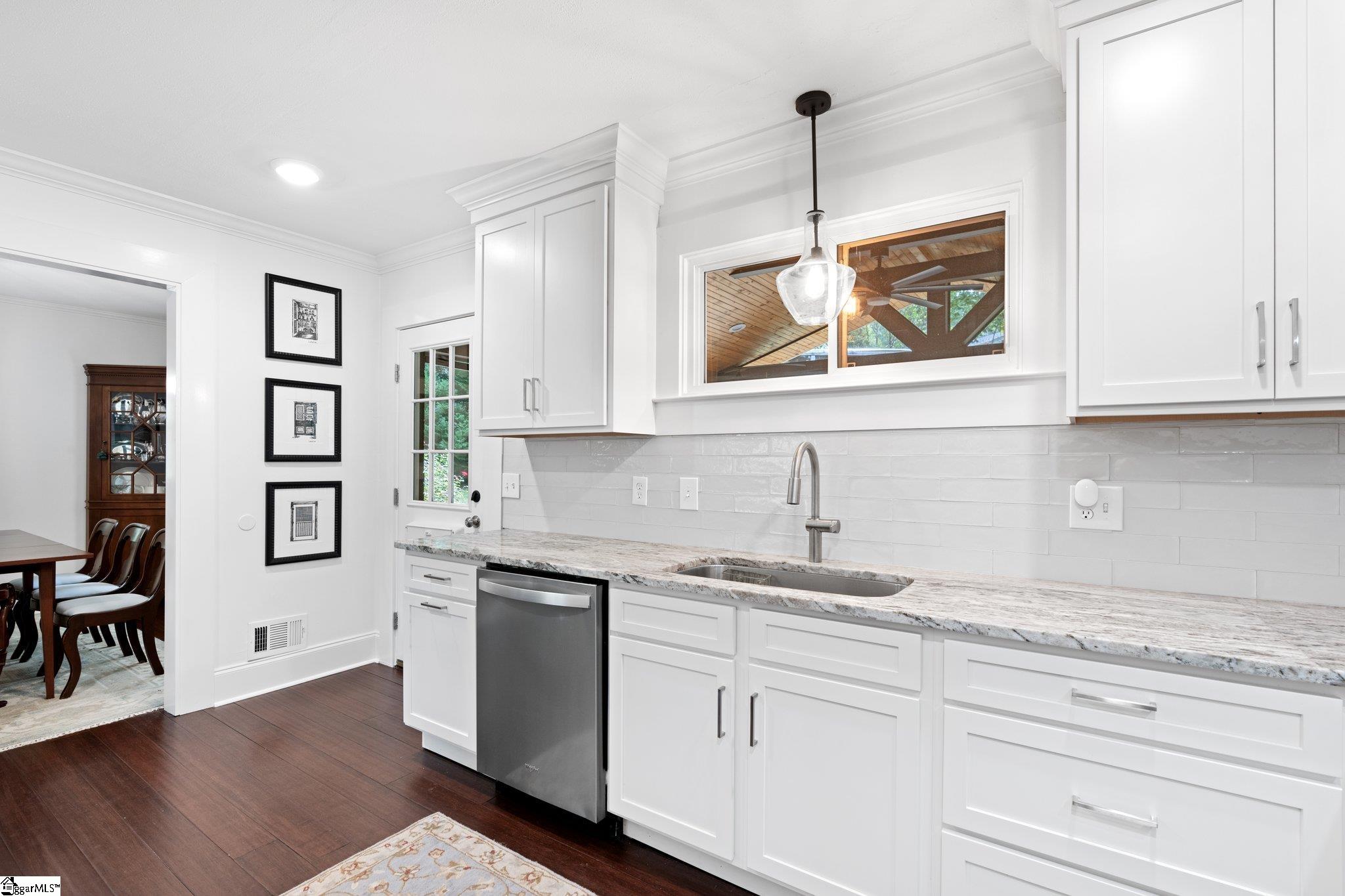 321 Robin Hood Road Greenville, SC 29607 - Photo 16 of 47