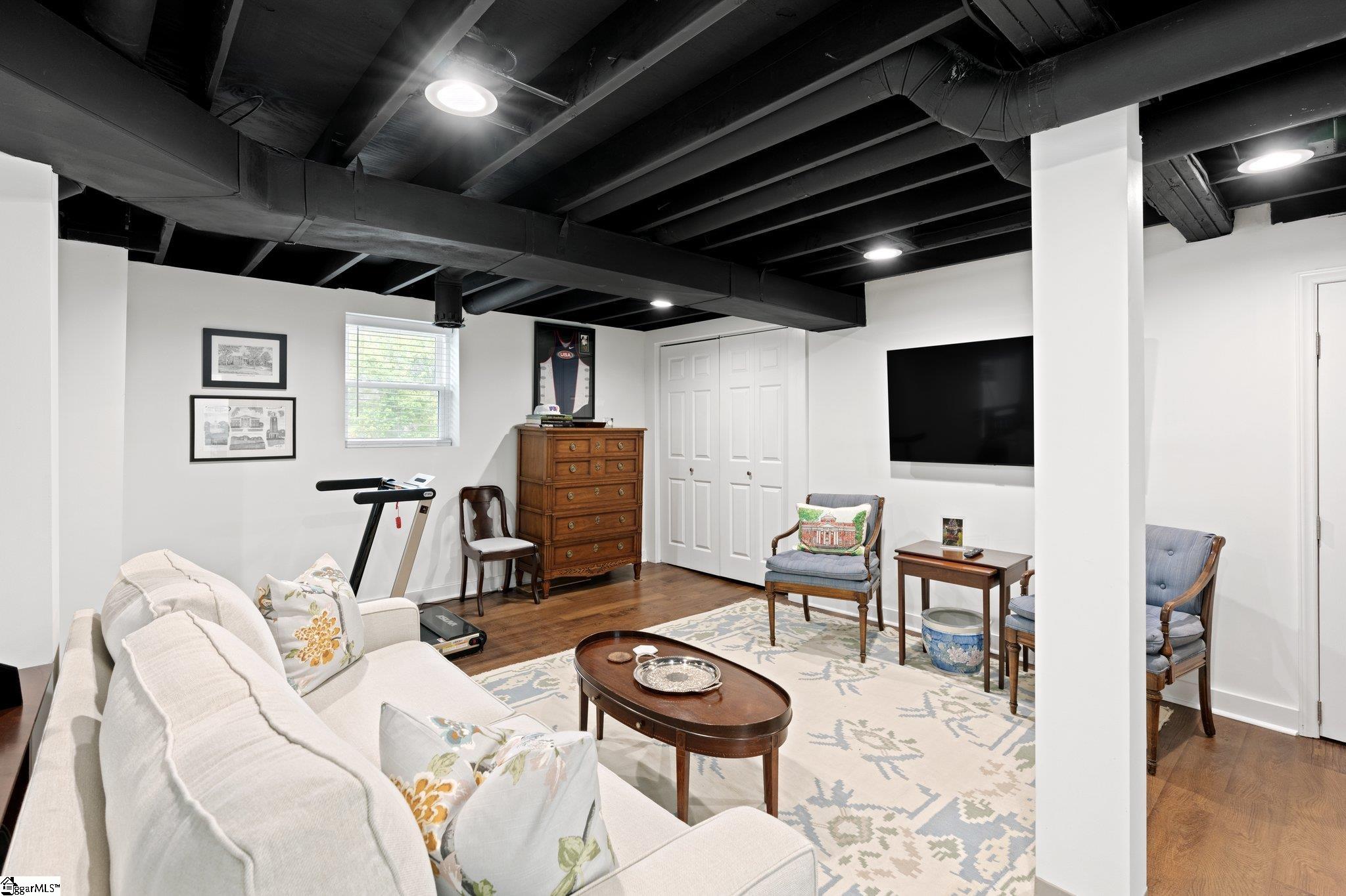 321 Robin Hood Road Greenville, SC 29607 - Photo 25 of 47