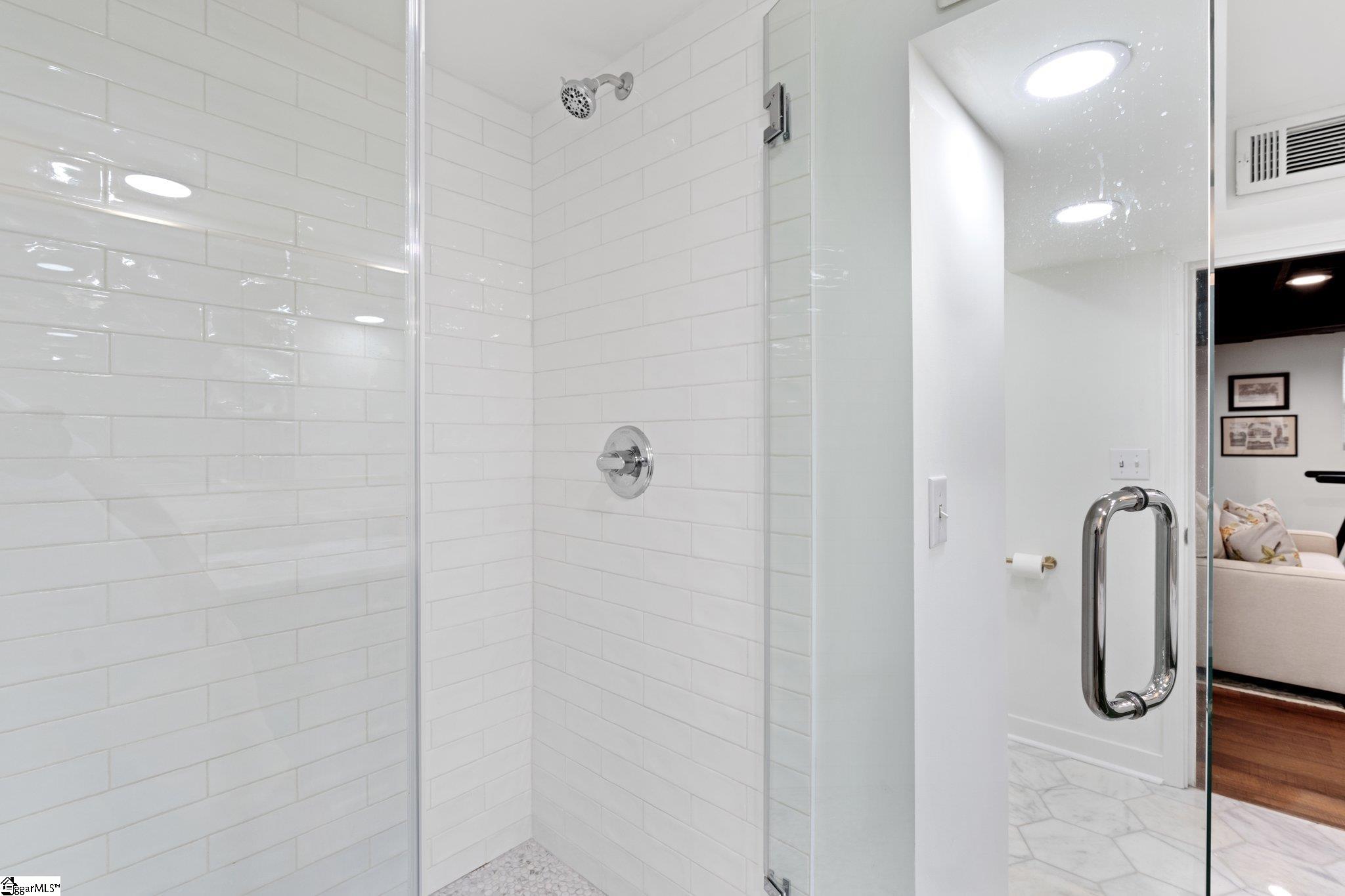 321 Robin Hood Road Greenville, SC 29607 - Photo 30 of 47