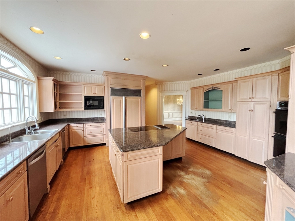 32 Solomon Pierce Road Lexington, MA 02420 - Photo 12 of 35