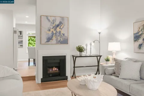 $389,999 | 2560 Walnut Boulevard, Unit 4, Walnut Creek, CA 94596